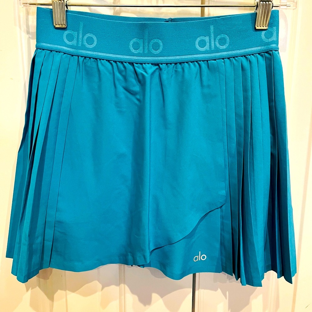 Alo Yoga tennis skirt. Size XS. Teal